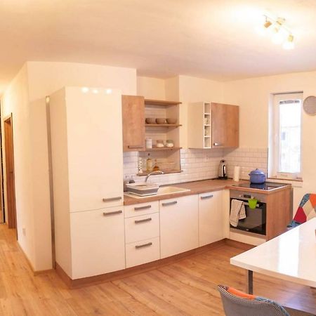 2 Bedroom Flat In The Heart Of Liptovský Mikuláš Exteriör bild