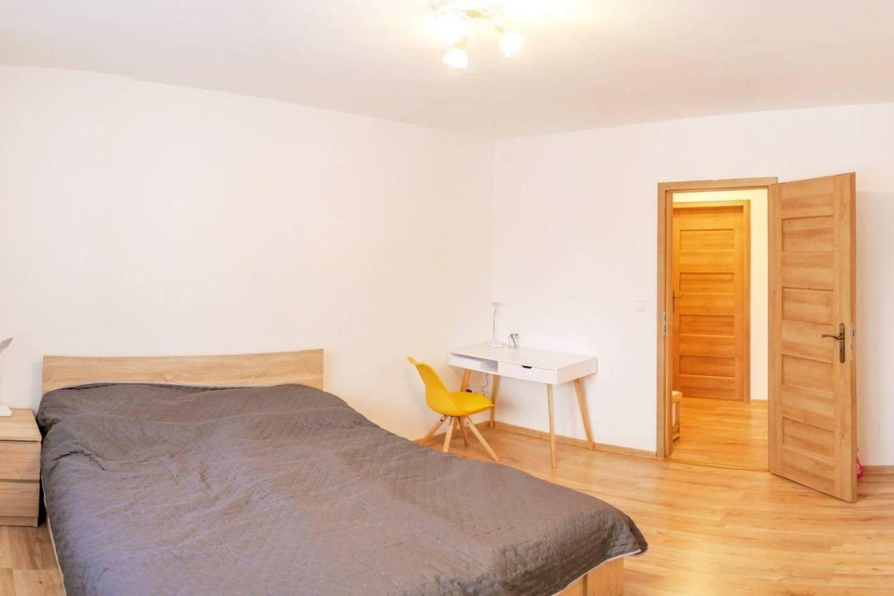 2 Bedroom Flat In The Heart Of Liptovský Mikuláš Exteriör bild