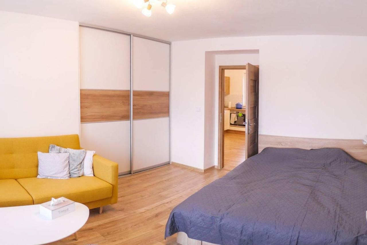 2 Bedroom Flat In The Heart Of Liptovský Mikuláš Exteriör bild