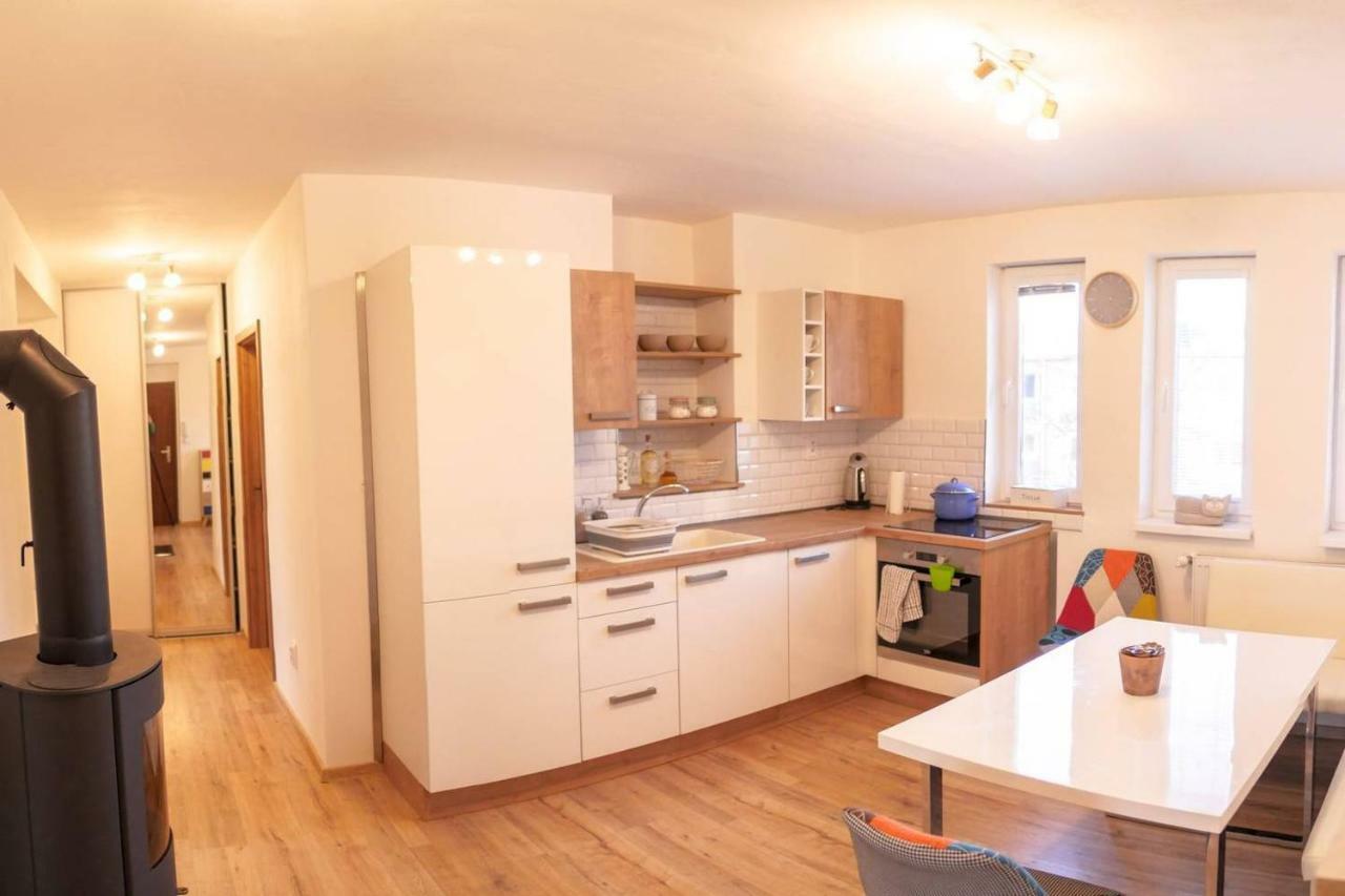 2 Bedroom Flat In The Heart Of Liptovský Mikuláš Exteriör bild