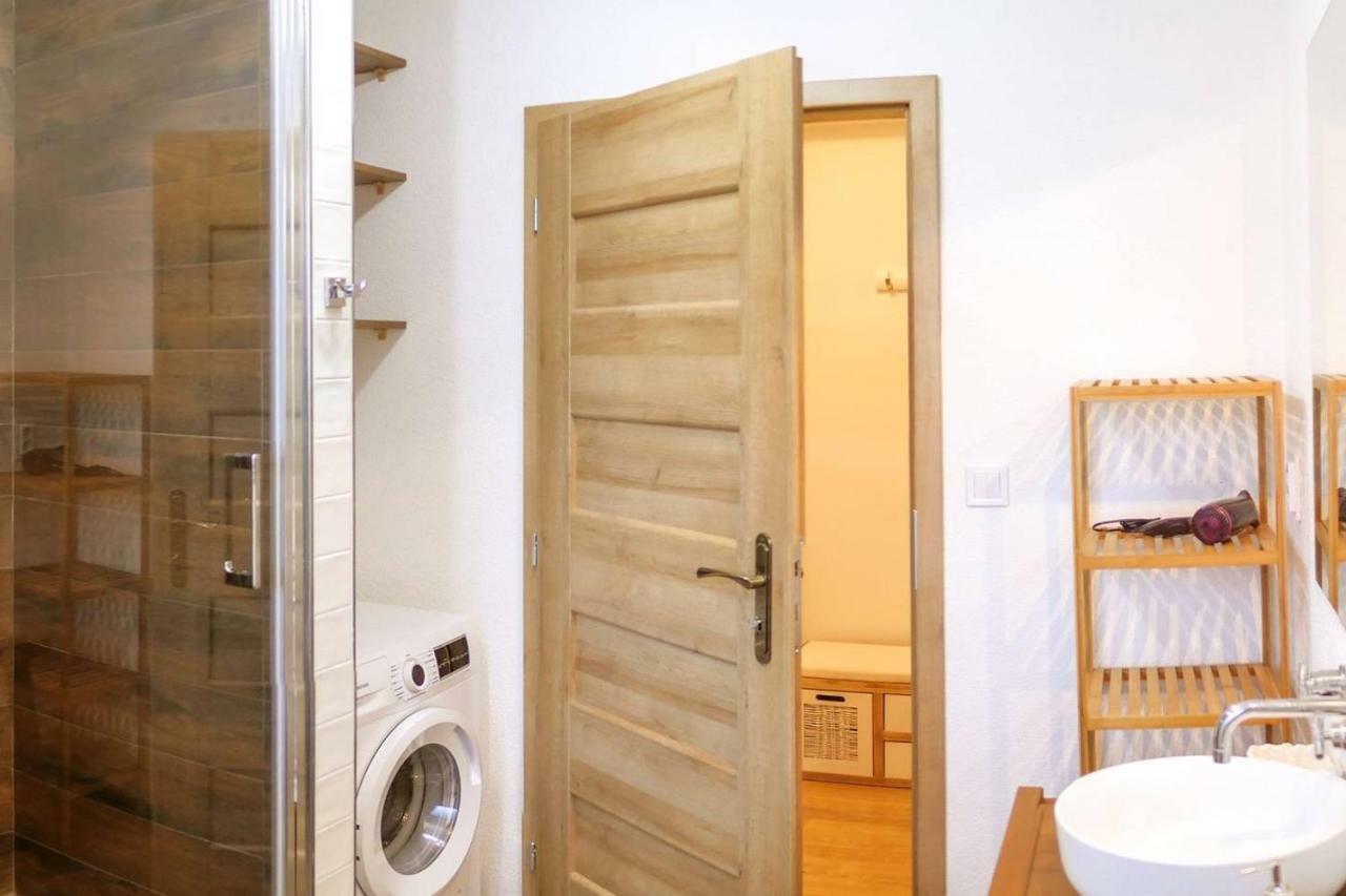 2 Bedroom Flat In The Heart Of Liptovský Mikuláš Exteriör bild